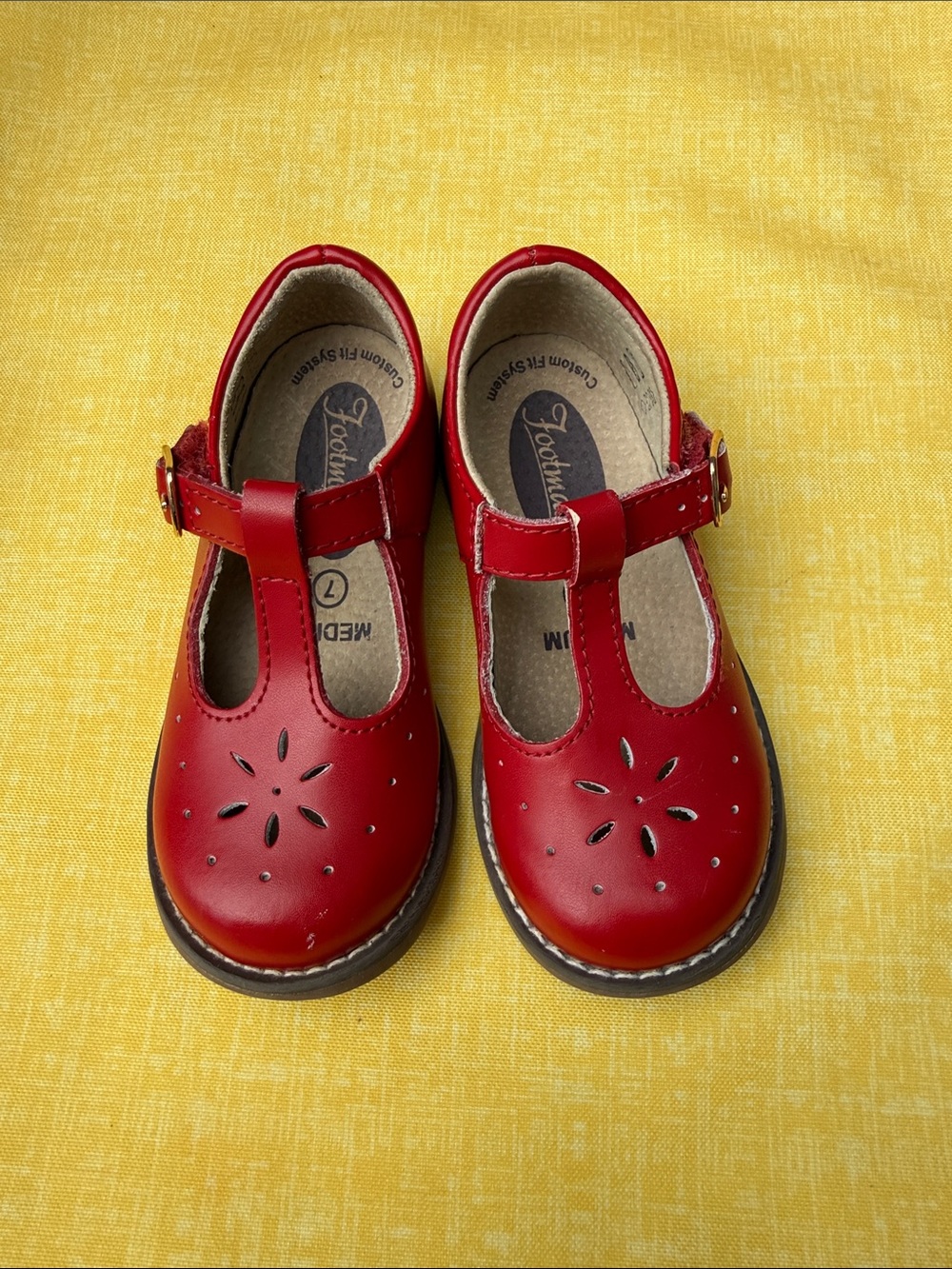 FootMates Red Girls T-Strap Mary Jane Shoes size 7 medium